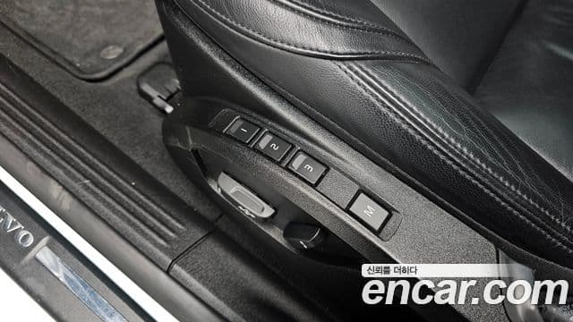 Volvo V40 2세대, 2017 18