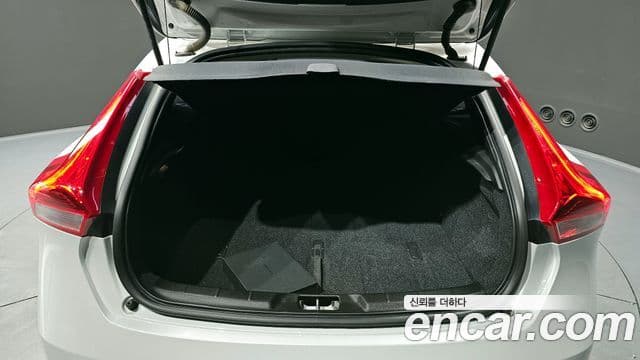 Volvo V40 2세대, 2017 20