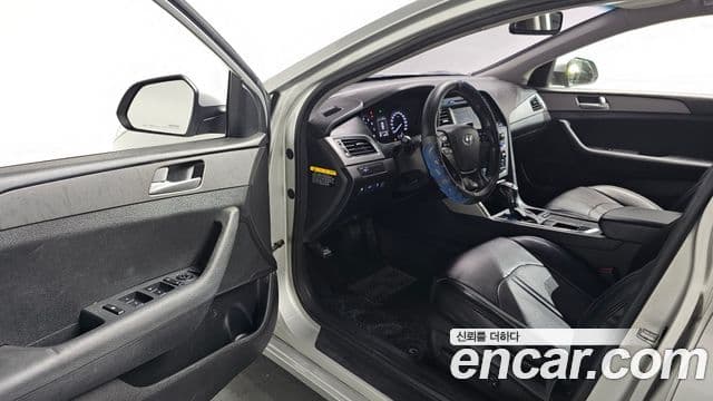 Hyundai LF Sonata Premium, 2015 10