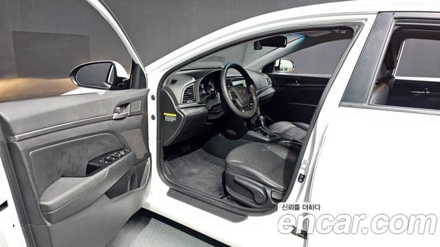 Hyundai Avante AD Style, 2018 10