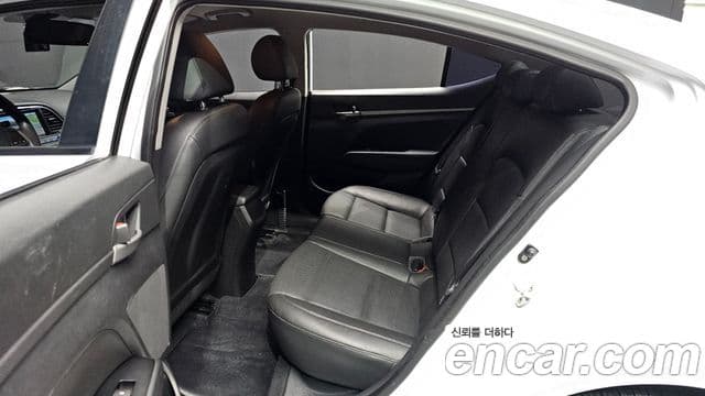 Hyundai Avante AD Style, 2018 12