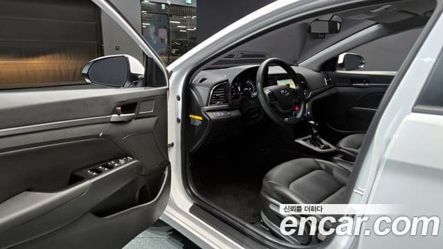 Hyundai Avante AD 1.6 GDI Value Plus, 2017 11