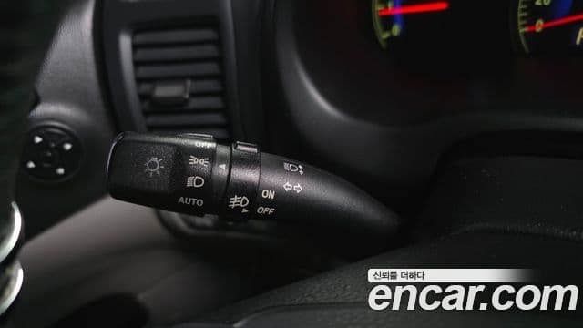 Kia Carnival R President, 2011 16