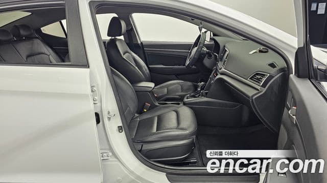 Hyundai Avante AD 1.6 GDI Value Plus, 2018 10