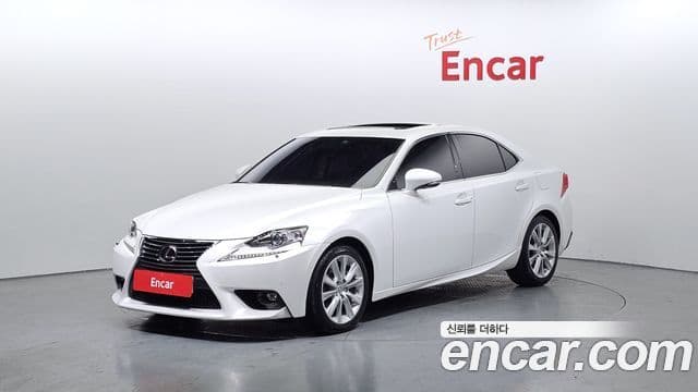 Lexus New IS200t Supreme, 2016 1