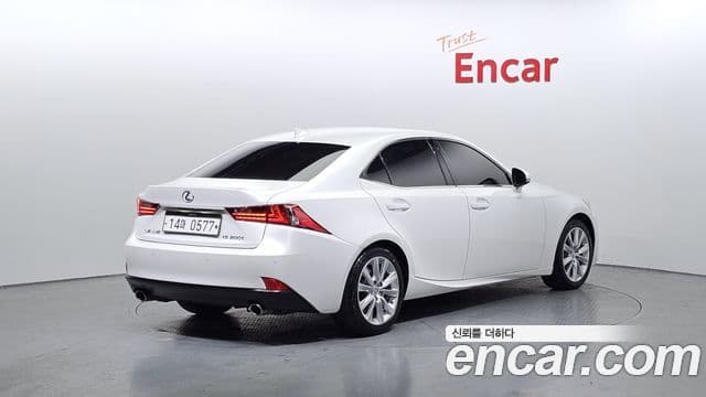 Lexus New IS200t Supreme, 2016 2