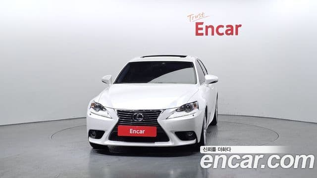 Lexus New IS200t Supreme, 2016 3