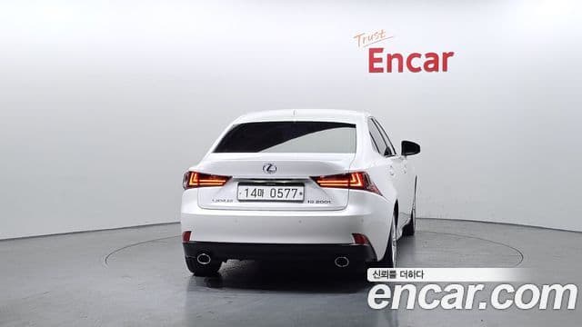 Lexus New IS200t Supreme, 2016 4