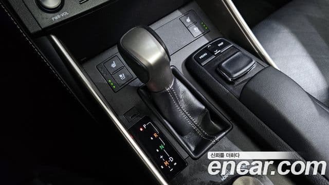 Lexus New IS200t Supreme, 2016 9