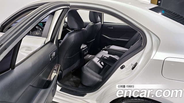 Lexus New IS200t Supreme, 2016 11