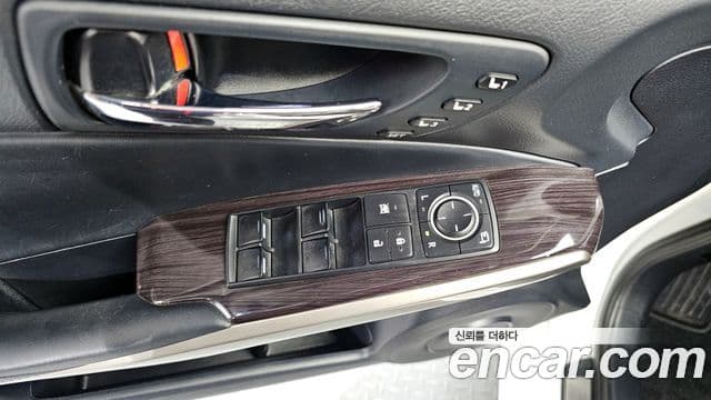 Lexus New IS200t Supreme, 2016 14