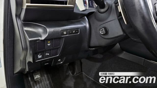 Lexus New IS200t Supreme, 2016 15