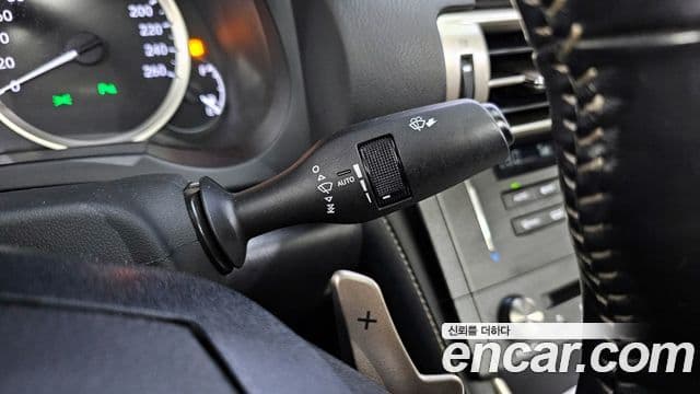 Lexus New IS200t Supreme, 2016 16