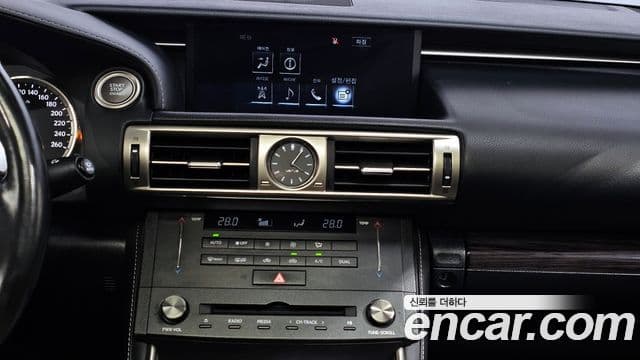 Lexus New IS200t Supreme, 2016 19