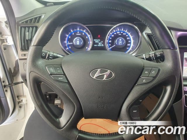 Hyundai YF Sonata Luxury, 2012 12