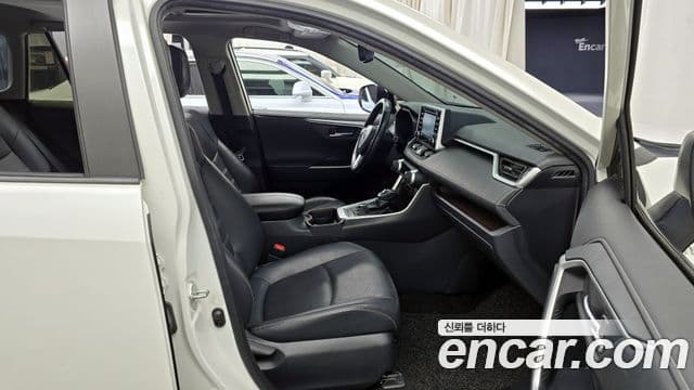 Toyota RAV4 5세대, 2020 11