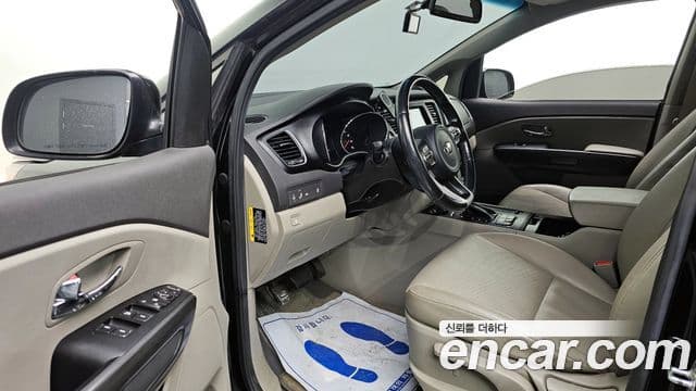 Kia All New Carnival Luxury, 2018 10