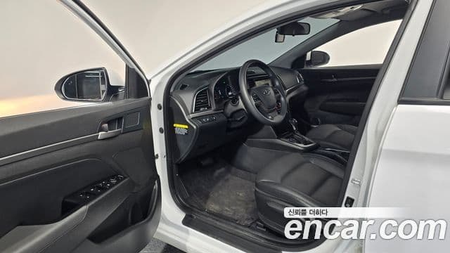 Hyundai Avante AD 1.6 GDI Value Plus, 2018 10