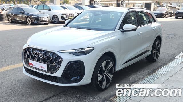 Audi Q5 (80A) 40 TDI Quattro S Line, 2025 1