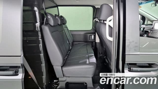 Hyundai Staria Modern, 2023 13