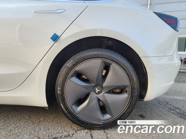 Tesla модель 3 Standard Range Plus, 2020 все фото