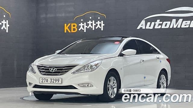 Hyundai YF Sonata Premier, 2010 1