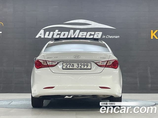 Hyundai YF Sonata Premier, 2010 4