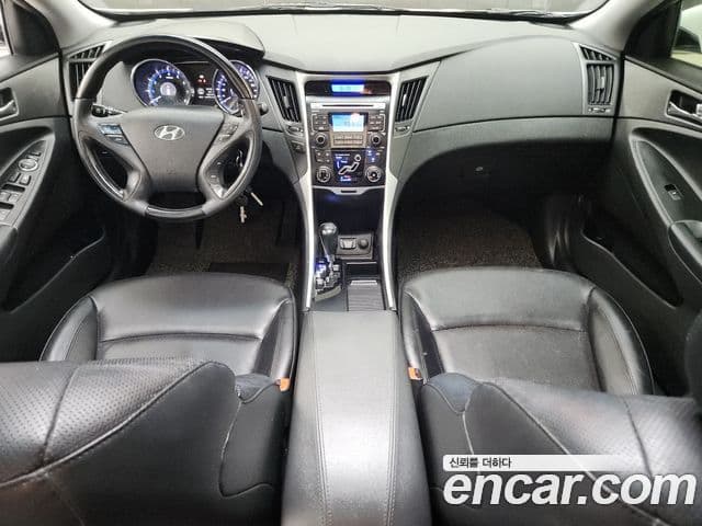 Hyundai YF Sonata Premier, 2010 6