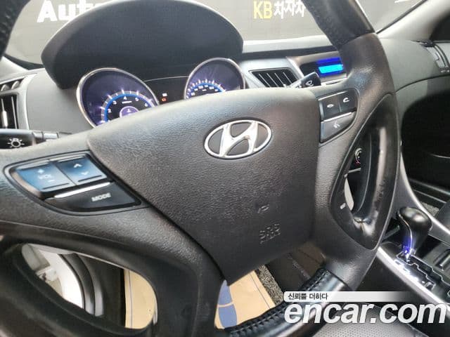 Hyundai YF Sonata Premier, 2010 7