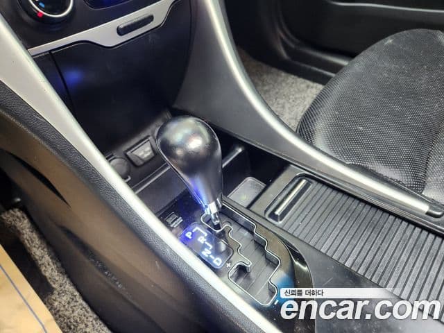 Hyundai YF Sonata Premier, 2010 10