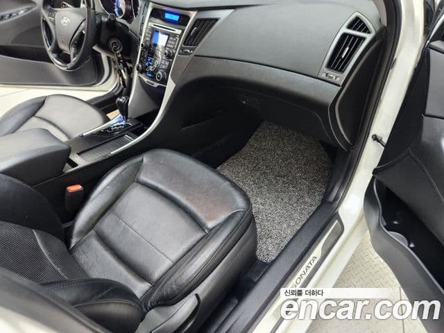 Hyundai YF Sonata Premier, 2010 12