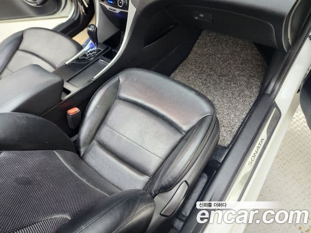 Hyundai YF Sonata Premier, 2010 17