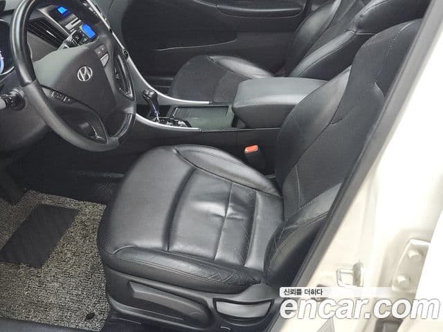 Hyundai YF Sonata Premier, 2010 19