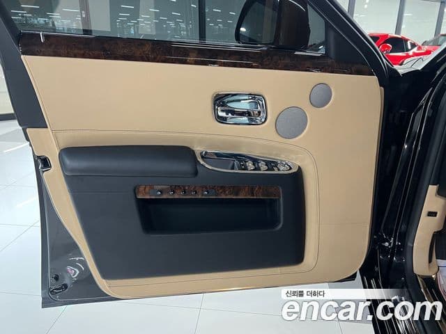 Rolls-Royce 고스트 6.6 EWB V12, 2018 8