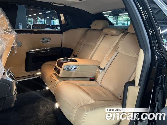 Rolls-Royce 고스트 6.6 EWB V12, 2018 13