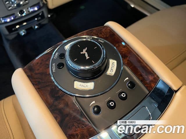 Rolls-Royce 고스트 6.6 EWB V12, 2018 14