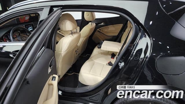 Mercedes-Benz GLA-класс X156 Premium, 2019 11