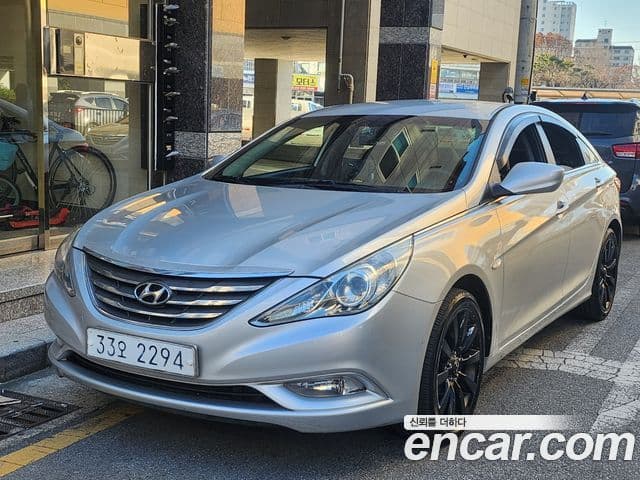 Hyundai YF Sonata LPI Deluxe, 2012 1