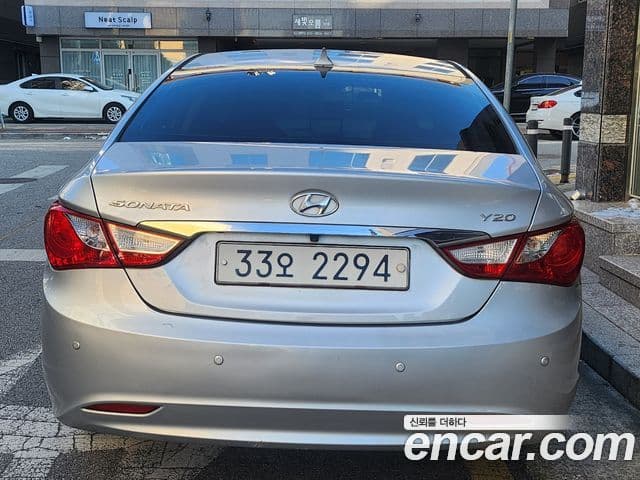 Hyundai YF Sonata LPI Deluxe, 2012 4