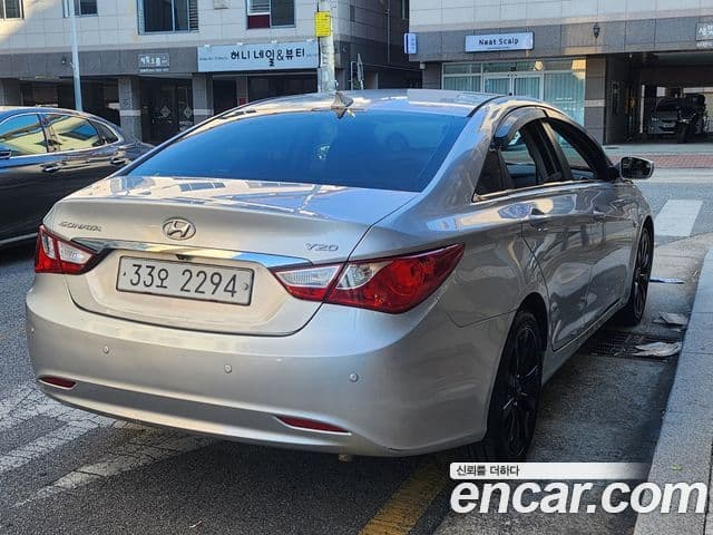 Hyundai YF Sonata LPI Deluxe, 2012 6