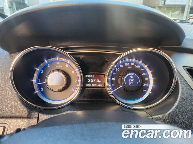 Hyundai YF Sonata LPI Deluxe, 2012 8