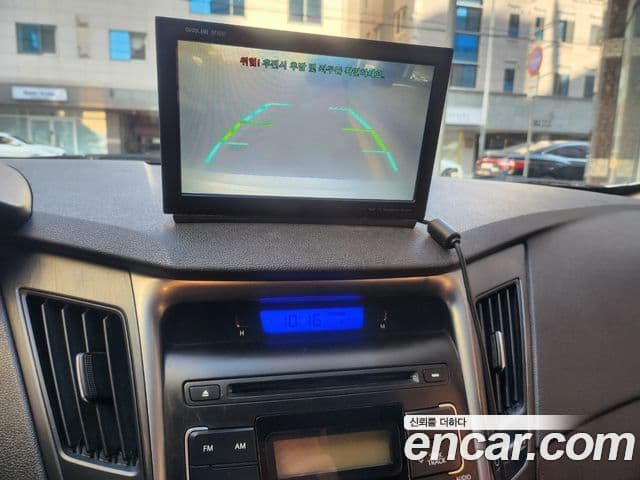 Hyundai YF Sonata LPI Deluxe, 2012 10