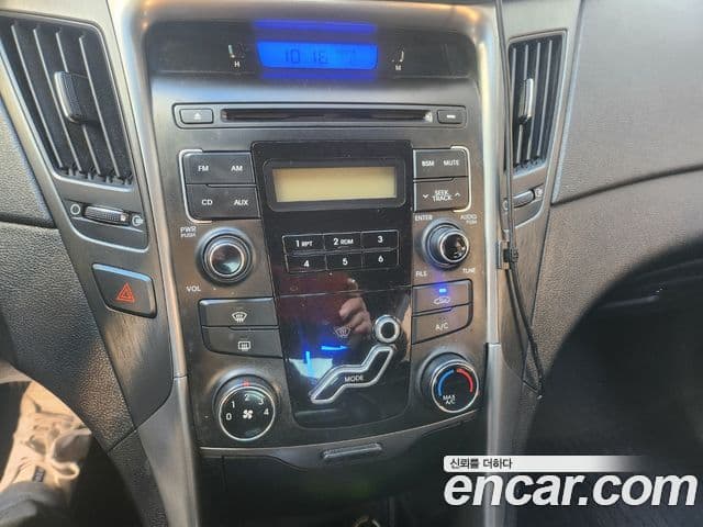 Hyundai YF Sonata LPI Deluxe, 2012 11