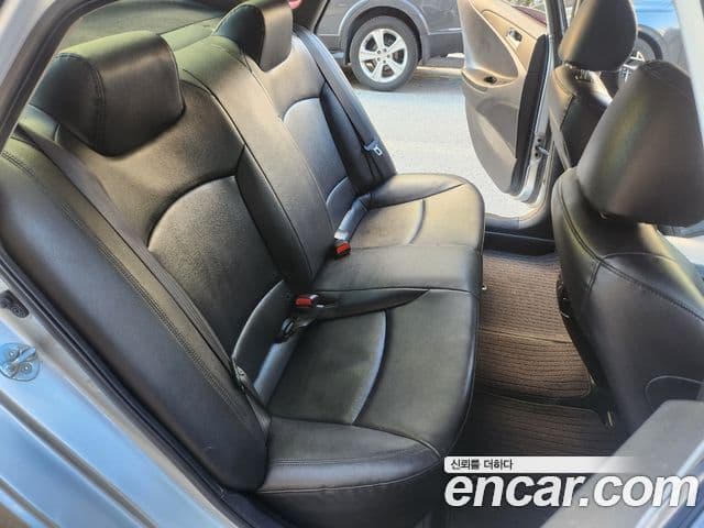 Hyundai YF Sonata LPI Deluxe, 2012 16