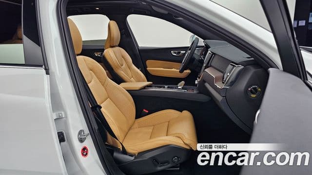 Volvo XC60 2세대 T8 Ultimate Bright, 2024 10