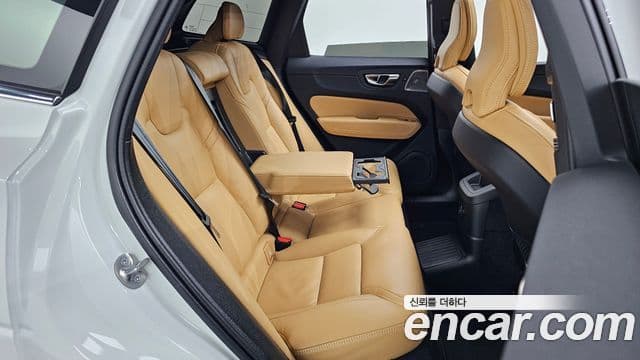 Volvo XC60 2세대 T8 Ultimate Bright, 2024 12