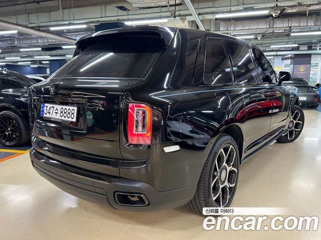 Rolls-Royce Cullinan 6.7 V12 чёрный эмблема, badge, 2023 3