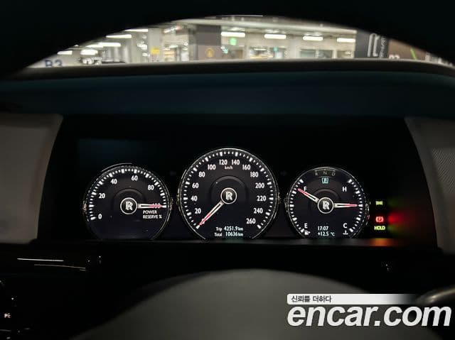 Rolls-Royce Cullinan 6.7 V12 чёрный эмблема, badge, 2023 8