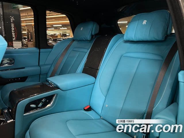 Rolls-Royce Cullinan 6.7 V12 чёрный эмблема, badge, 2023 11