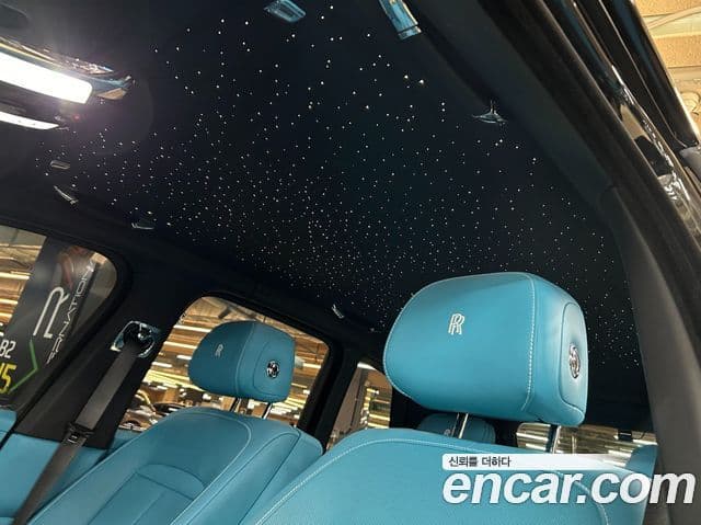 Rolls-Royce Cullinan 6.7 V12 чёрный эмблема, badge, 2023 13